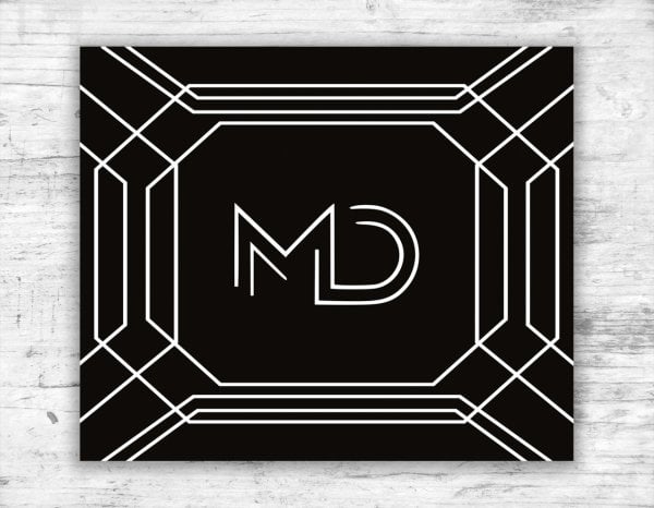 Siyah Zemin Üzerine Harf Desenli Dans Pisti Kaplaması