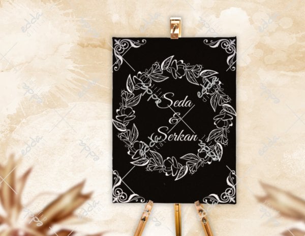 Siyah Zemin Üzerine Beyaz Desenli Karşılama Panosu