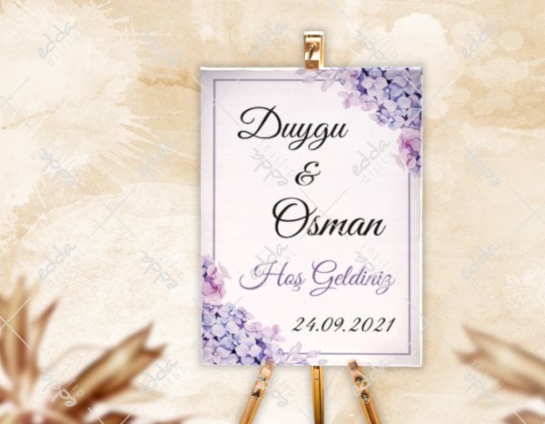 Mor Renkte Çiçekli Karşılama Panosu